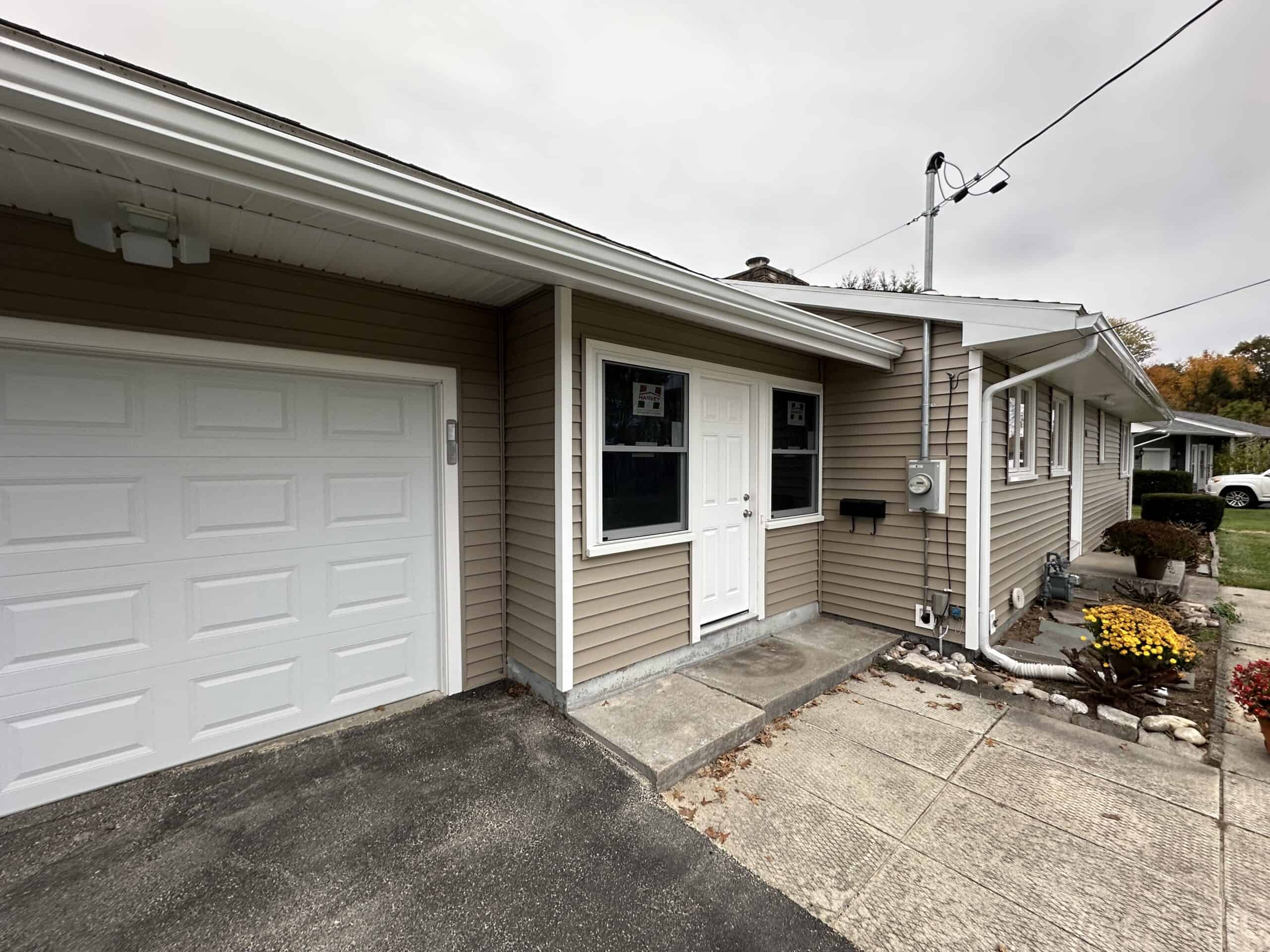 windows siding gutters chicopee3